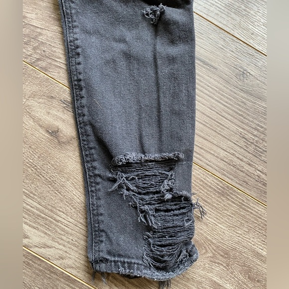 American Eagle super distressed high rise black cropped mom jeans - Picture 6 of 16